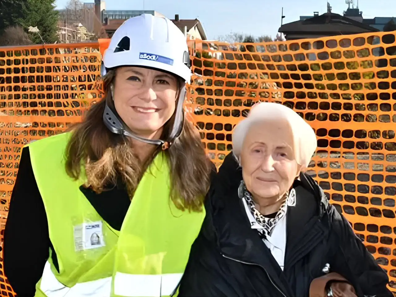 Michela Allodi al MIRE di Reggio Emilia durante la posa delle bandiere