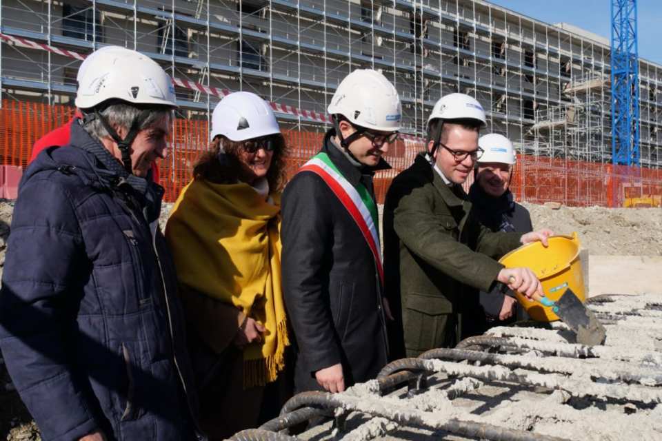 posa prima pietra del mosaico abitativo solidale via taro parma 2